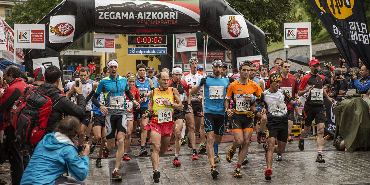 Zegama 2014 race start. ©Jordi Saragossa