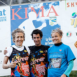 Race winners Nuria Picas and Kilian Jornet with ranking leader Emelie Forsberg. (C) Jordi Saragossa